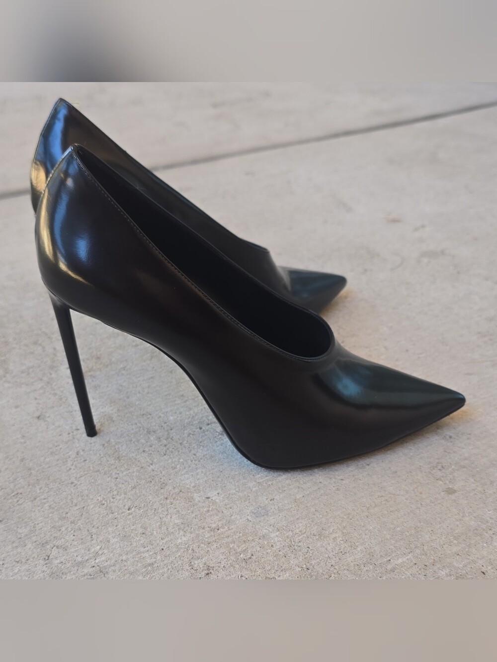 Saint Laurent Classic Black Leather Pointed-Toe Stiletto Pumps